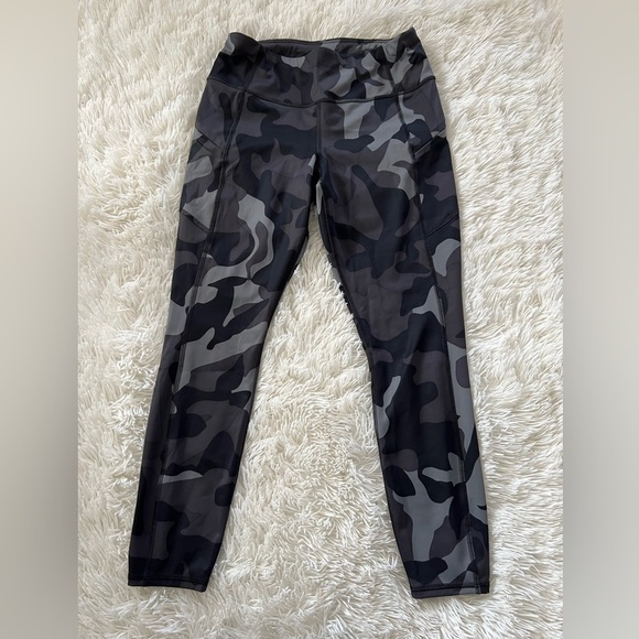 Athleta Elation Camo 7/8 Tight - size S - Picture 1 of 5